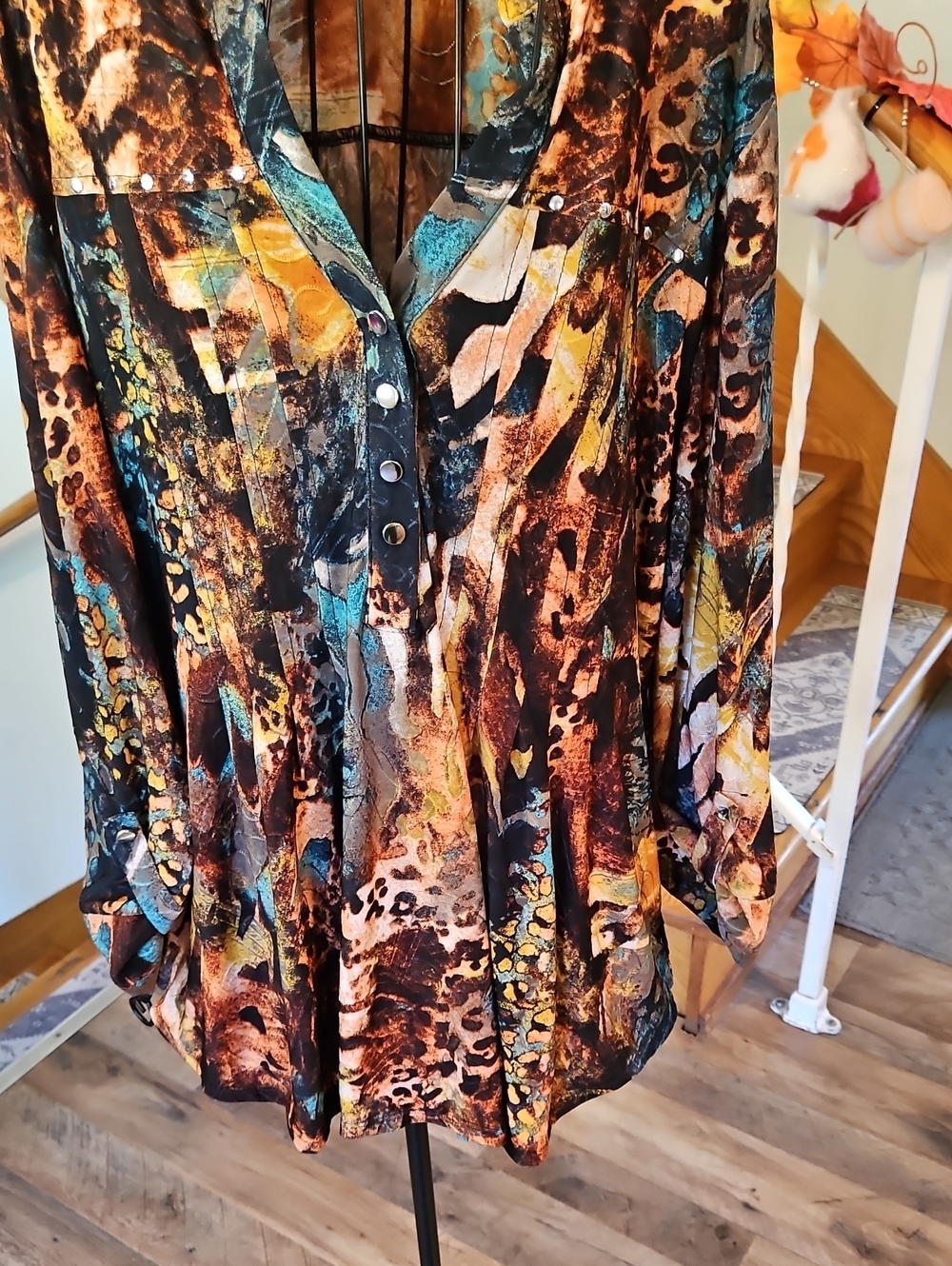 👚Ava & Grace  Multicolor Abstract Button-Front Tunic - Picture 4 of 9